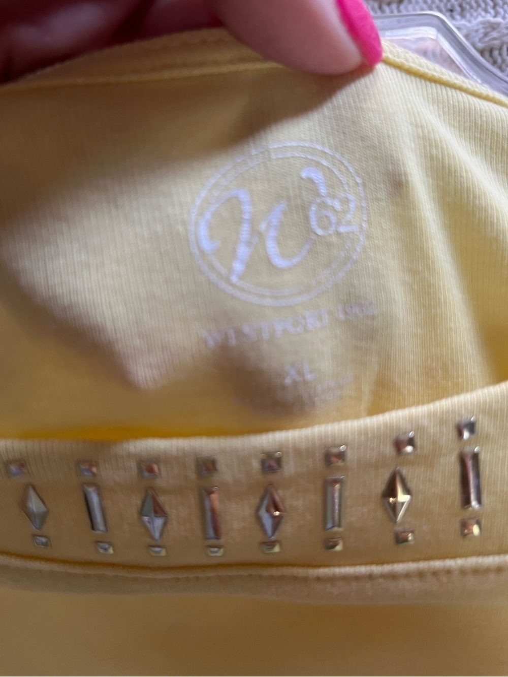 Butter Cream Yellow Short Sleeve Top with Neckline Detail Size XL - Picture 9 of 11
